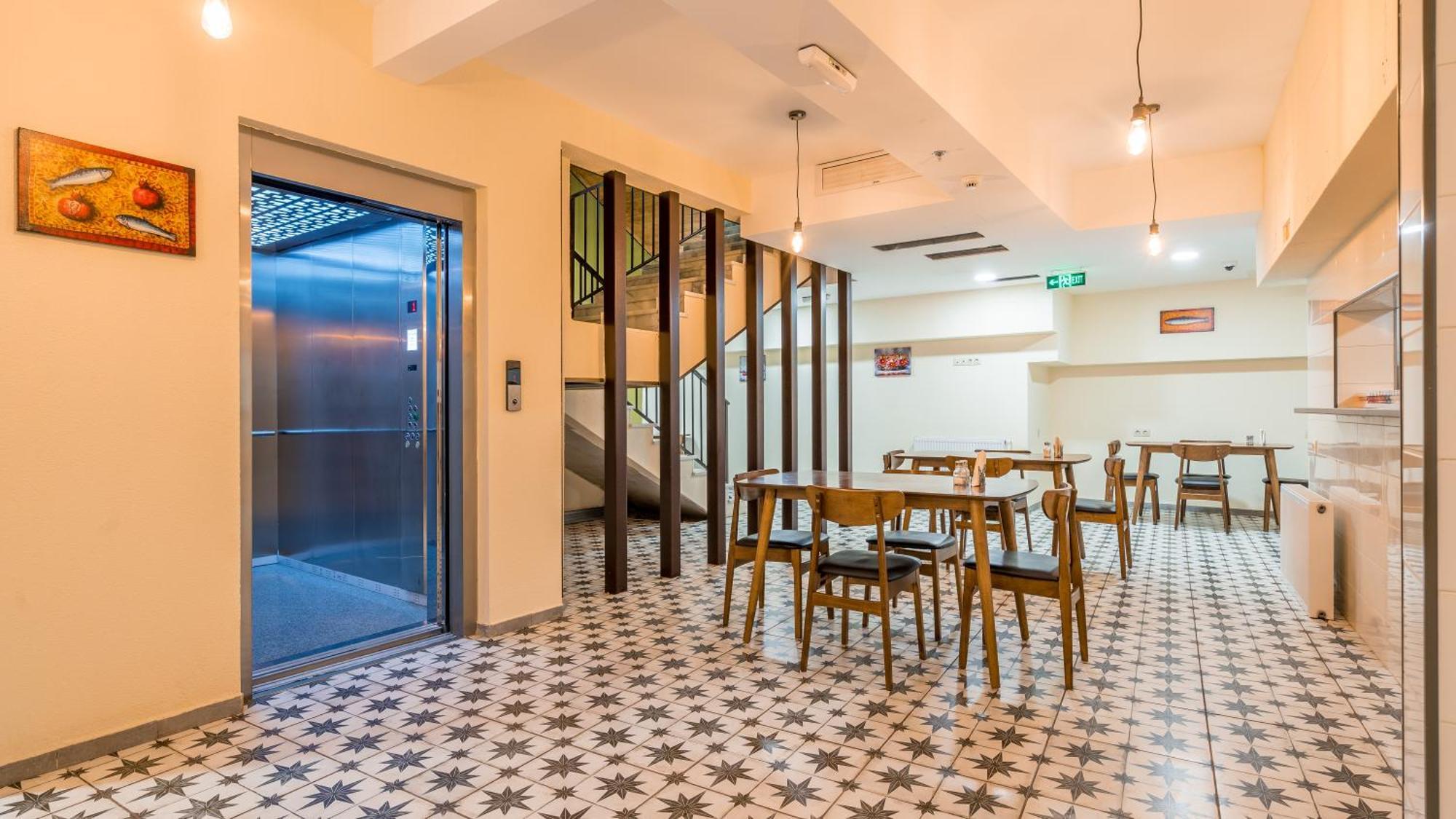 Green Inn Hotel Tbilisi Zewnętrze zdjęcie